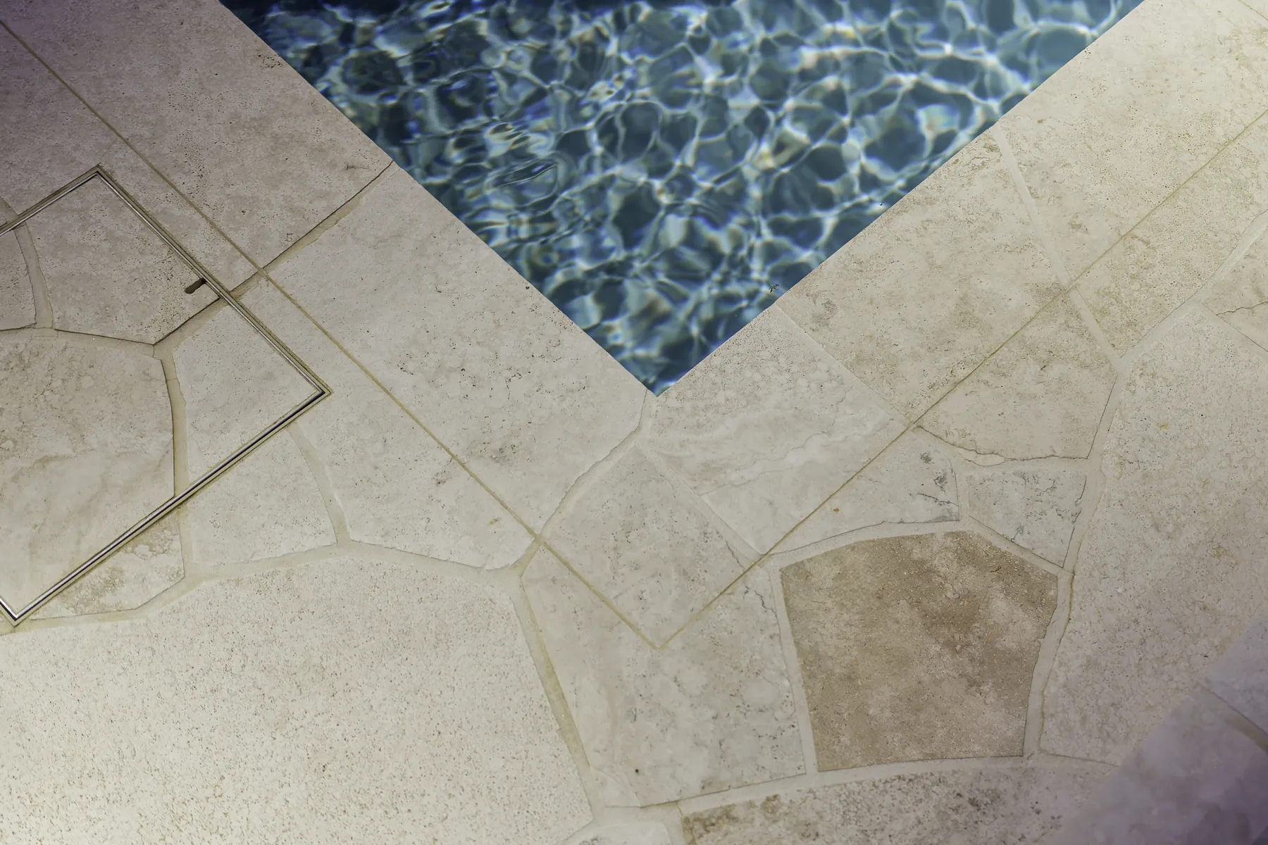 Sealed travertine pool coping in Perth