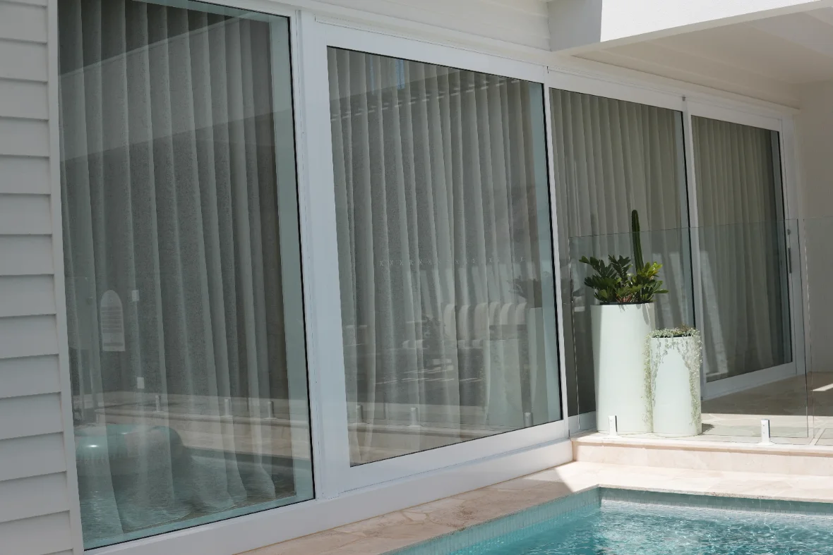 Sealed glass pool balustrade