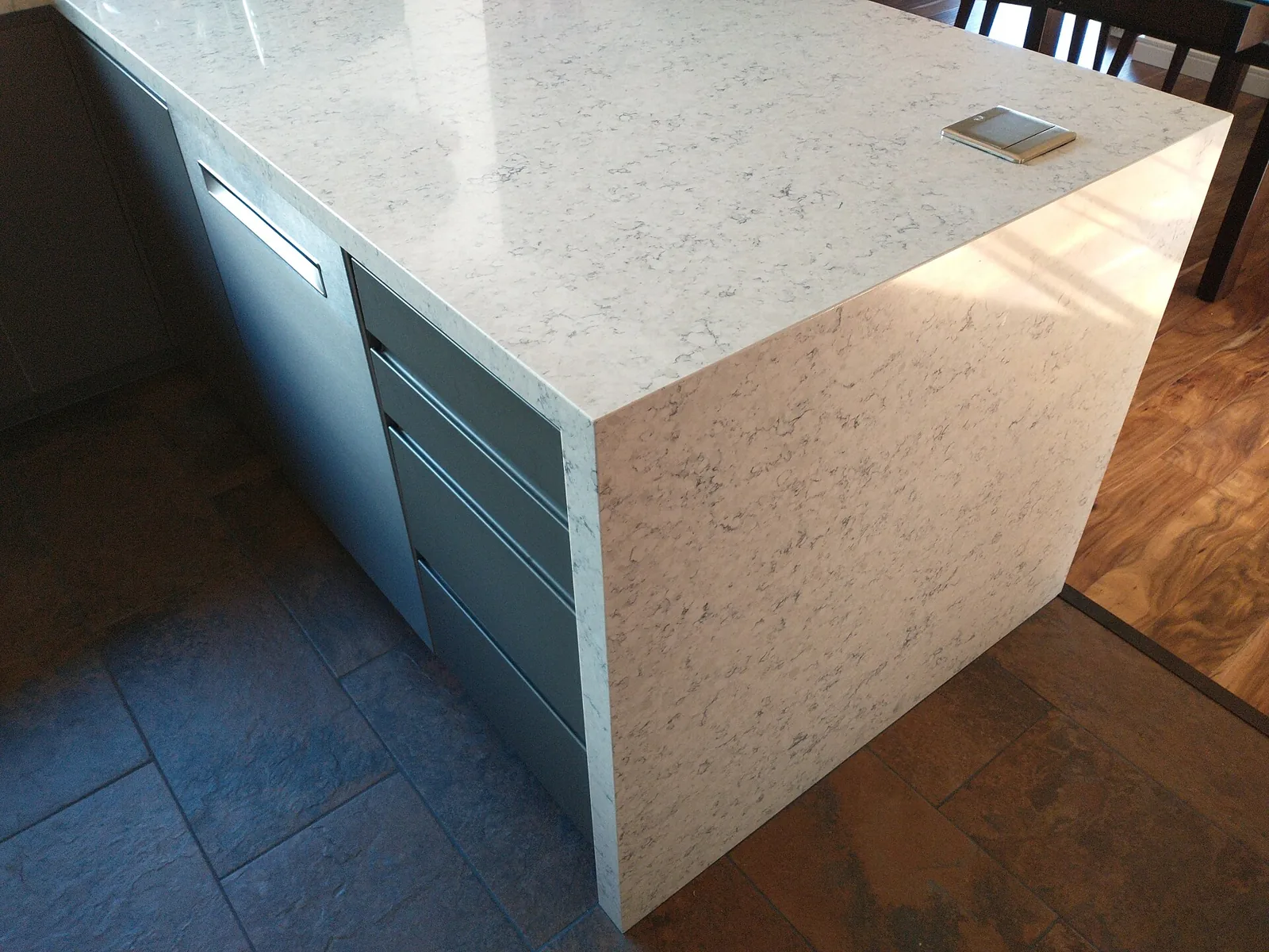 Engineered quartz benchtop