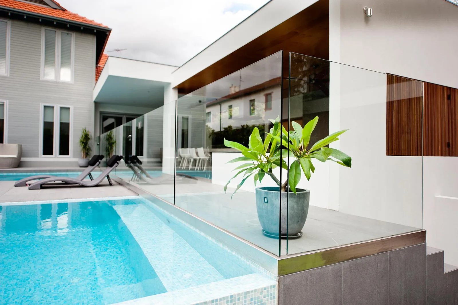 A frameless glass pool fence in a Perth backyard