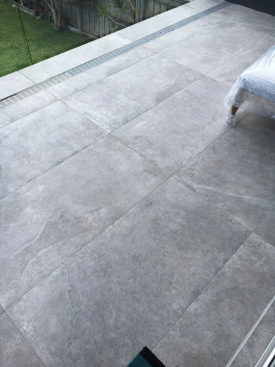 Glazed porcelain wall tiles
